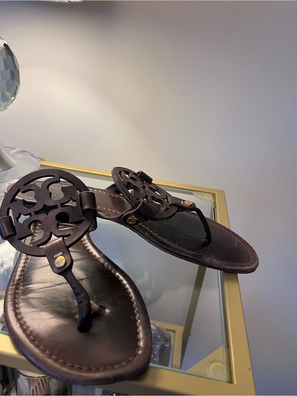 Women’s Brown Tory Burch Leather Thong Sandals with Decorative Medallion